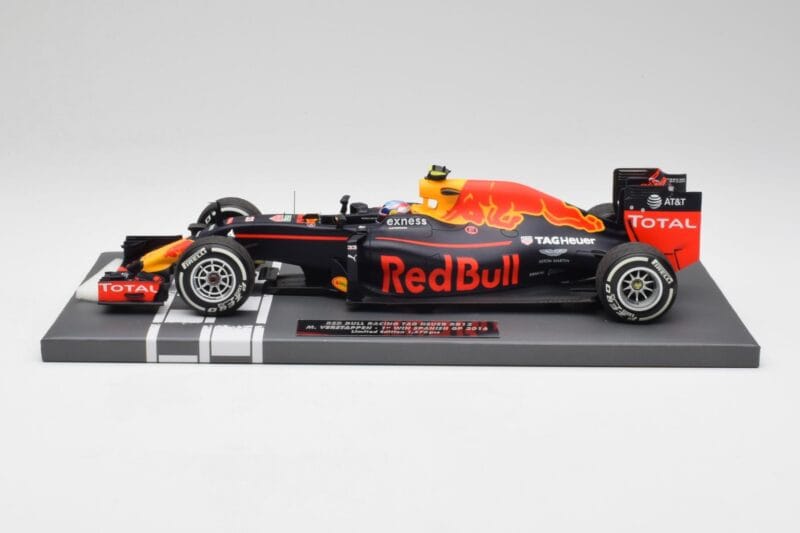 Red Bull RB12 #33 M. Verstappen Spain GP Winner 2016 Minichamps 1:18 117160333 Druckguss