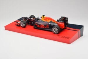 Red Bull RB12 #33 M. Verstappen Spain GP Winner 2016 Minichamps 1:18 147160533 Druckguss — Bild 5 von 6