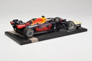 Red Bull RB16 #33 M. Verstappen Abu Dhabi GP Winner 2020 Minichamps 1:18 113201733 Druckguss — Bild 3 von 6