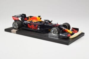 Red Bull RB16 #33 M. Verstappen Abu Dhabi GP Winner 2020 Minichamps 1:18 113201733 Druckguss — Bild 4 von 6