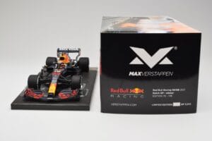 Red Bull RB16B #33 M. Verstappen Dutch GP Winner 2021 Minichamps 1:18 113212533 Druckguss — Bild 7 von 7