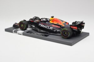Red Bull RB18 #1 M. Verstappen Japan GP Winner No Figure 2022 Minichamps 1:18 113221801B Druckguss — Bild 5 von 7
