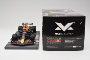 Red Bull RB18 #1 M. Verstappen Japan GP Winner No Figure 2022 Minichamps 1:18 113221801B Druckguss — Bild 7 von 7