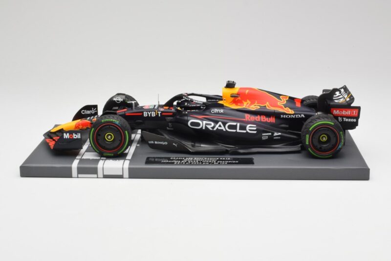Red Bull RB18 #1 M. Verstappen Japan GP Winner No Figure 2022 Minichamps 1:18 113221801B Druckguss