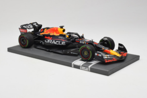 Red Bull Racing RB18 #1 M. Verstappen Japan GP Winner 2022 Minichamps 1:18 113221801FB-R1 Druckguss — Bild 4 von 8
