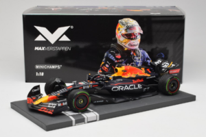 Red Bull Racing RB18 #1 M. Verstappen Japan GP Winner 2022 Minichamps 1:18 113221801FB-R1 Druckguss — Bild 8 von 8