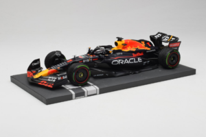 Red Bull Racing RB18 #1 M. Verstappen Japan GP Winner 2022 Minichamps 1:18 113221801FB-R1 Druckguss — Bild 2 von 8