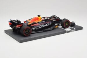 Red Bull RB18 Oracle #1 M. Verstappen Dutch GP 2022 Winner Minichamps 1:18 113221501 Resin — Bild 3 von 7