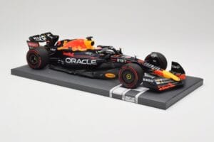 Red Bull RB18 Oracle #1 M. Verstappen Dutch GP 2022 Winner Minichamps 1:18 113221501 Resin — Bild 4 von 7
