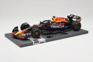 Red Bull RB18 Oracle #1 M. Verstappen Japanese GP 2022 World Champion Minichamps 1:18 113221801 Resin — Bild 2 von 7