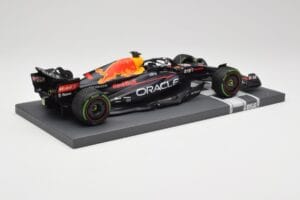 Red Bull RB18 Oracle #1 M. Verstappen Japanese GP 2022 World Champion Minichamps 1:18 113221801 Resin — Bild 3 von 7