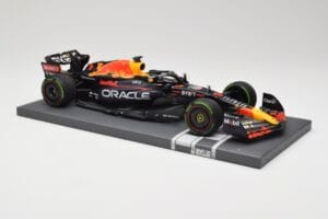 Red Bull RB18 Oracle #1 M. Verstappen Japanese GP 2022 World Champion Minichamps 1:18 113221801 Resin — Bild 4 von 7