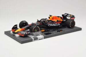 Red Bull RB18 #1 M. Verstappen Miami GP 2022 Winner Minichamps 1:18 113220301 Resin — Bild 2 von 7