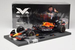 Red Bull RB18 #1 M. Verstappen Miami GP 2022 Winner Minichamps 1:18 113220301 Resin — Bild 7 von 7