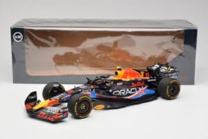 Red Bull RB19 #1 M. Verstappen Austin GP Winner 2023 Minichamps 1:18 110231901 Druckguss — Bild 6 von 6