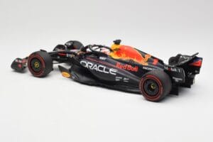 Red Bull RB19 #1 M. Verstappen Qatar Sprint Race 2nd WC 2023 Minichamps 1:18 110231801 Druckguss — Bild 5 von 6