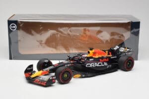 Red Bull RB19 #1 M. Verstappen Qatar Sprint Race 2nd WC 2023 Minichamps 1:18 110231801 Druckguss — Bild 6 von 6