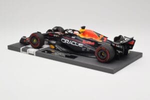 Red Bull RB19 Oracle #1 M. Verstappen Australian GP 2023 Winner Minichamps 1:18 113230301 Resin — Bild 5 von 7