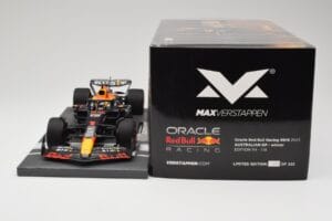 Red Bull RB19 Oracle #1 M. Verstappen Australian GP 2023 Winner Minichamps 1:18 113230301 Resin — Bild 6 von 7
