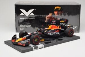 Red Bull RB19 Oracle #1 M. Verstappen Australian GP 2023 Winner Minichamps 1:18 113230301 Resin — Bild 7 von 7