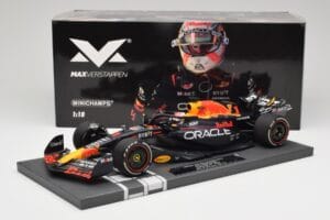 Red Bull RB19 Oracle #1 M. Verstappen Bahrain GP 2023 Winner Minichamps 1:18 113230201 Resin — Bild 7 von 7