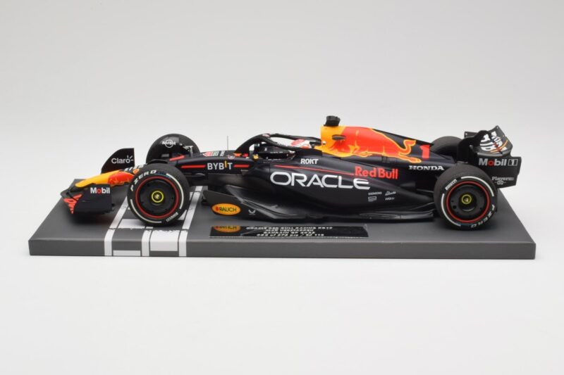Red Bull RB19 Oracle #1 M. Verstappen Bahrain GP 2023 Winner Minichamps 1:18 113230201 Resin