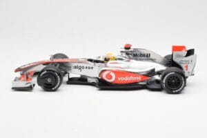 McLaren MP4-24 #1 L. Hamilton 2009 Dealer Edition Minichamps 1:18 503091801 Druckguss — Bild 3 von 6