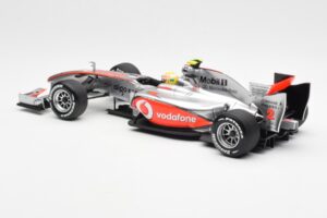 Vodafone McLaren Mercedes MP4-25 #3 L. Hamilton F1 Showcar 2010 Minichamps 1:18 530101872 Druckguss — Bild 5 von 6