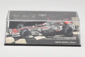 Dallara F303 N. Piquet British F3 Championship 2003 Minichamps 1:43 400030333 Druckguss — Bild 5 von 5