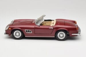Ferrari 250 GT California Spider LWB Kastanienrot Hot Wheels 1:18 25727 Druckguss — Bild 4 von 8