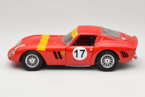 Ferrari 250 GTO #17 Bburago Sammlerborse Rot Bburago 1:18 3007-P1 Druckguss — Bild 4 von 8