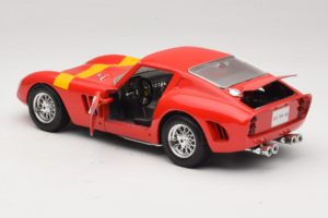Ferrari 250 GTO #17 Bburago Sammlerborse Rot Bburago 1:18 3007-P1 Druckguss — Bild 5 von 8