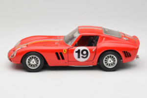 Ferrari 250 GTO #19 Rot Streifen 1962 Bburago 1:18 3011-P3 Druckguss — Bild 4 von 8