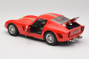 Ferrari 250 GTO #19 Rot Streifen 1962 Bburago 1:18 3011-P3 Druckguss — Bild 5 von 8