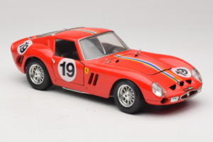 Ferrari 250 GTO #19 Rot Streifen 1962 Bburago 1:18 3011-P3 Druckguss — Bild 6 von 8