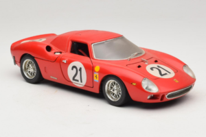 Ferrari 250 LM #21 M. Gregory / J. Rindt 24 Hours of Le Mans 1965 Bburago 1:18 3033-P2 Druckguss — Bild 6 von 8