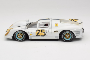 Ferrari 330 P4 #25 Weiß Revell 1:18 48845 Druckguss — Bild 4 von 8