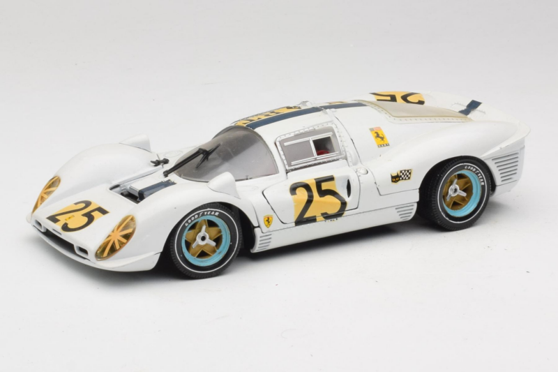 Ferrari 330 P4 #25 Weiß Revell 1:18 48845 Druckguss