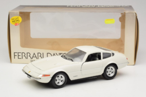 Ferrari 365 GTB/4 Daytona Berlina Weiß Techno Giodi 1:18 74007 Druckguss — Bild 8 von 8