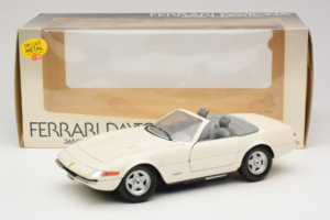 Ferrari 365 GTS/4 Spider Weiß Techno Giodi 1:18 40028 Druckguss — Bild 8 von 8