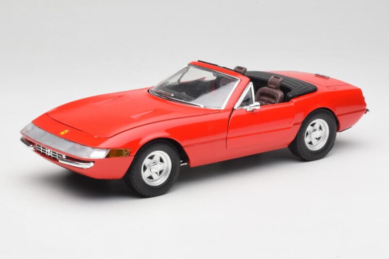 Ferrari 365 GTS Rot Solido 1:18 8017 Druckguss