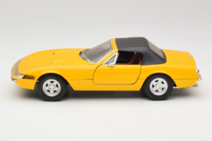 Ferrari 365 GTS Gelb Mit Schwarzem Dach Solido 1:18 8018 Druckguss — Bild 4 von 8