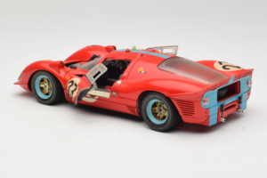 Ferrari 412P #23 W. Mairesse / J. Beurlys Le Mans 1967 Rot Revell 1:18 48826 Druckguss — Bild 5 von 8