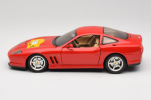 Ferrari 550 Maranello 22 Jahre Ferrari Model Club Rot Bburago 1:18 3064-P2 Druckguss — Bild 4 von 8