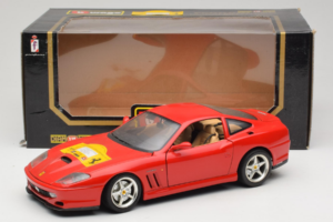 Ferrari 550 Maranello 22 Jahre Ferrari Model Club Rot Bburago 1:18 3064-P2 Druckguss — Bild 8 von 8