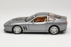 Ferrari 550 Maranello 25 Jahre Ferrari Model Club Silber 2. Version Bburago 1:18 3064-S1 Druckguss — Bild 4 von 8