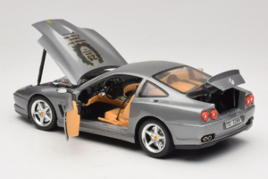 Ferrari 550 Maranello 25 Jahre Ferrari Model Club Silber 2. Version Bburago 1:18 3064-S1 Druckguss — Bild 5 von 8