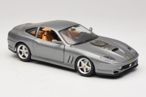 Ferrari 550 Maranello 25 Jahre Ferrari Model Club Silber 2. Version Bburago 1:18 3064-S1 Druckguss — Bild 6 von 8