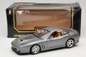 Ferrari 550 Maranello 25 Jahre Ferrari Model Club Silber 2. Version Bburago 1:18 3064-S1 Druckguss — Bild 8 von 8