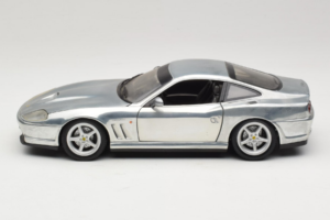 Ferrari 550 Maranello Chrome Silver Hot Wheels 1:18 25740 Druckguss — Bild 4 von 8
